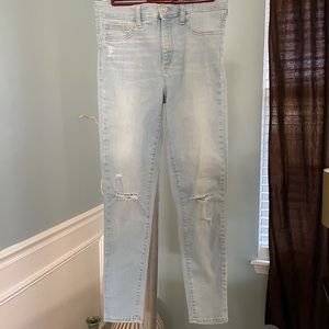 Women’s Distressed Jeans